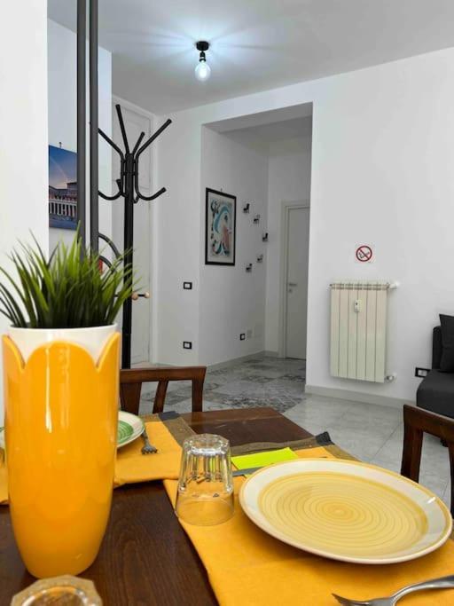 3 Fermate Dal Colosseo - Casa Vacanze Elena - 50 M Da Metro Garbatella โรม ภายนอก รูปภาพ