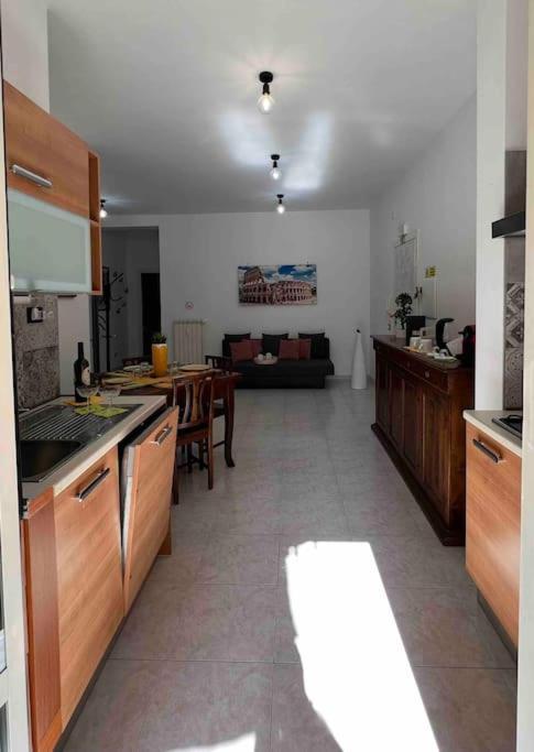 3 Fermate Dal Colosseo - Casa Vacanze Elena - 50 M Da Metro Garbatella โรม ภายนอก รูปภาพ