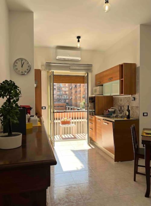 3 Fermate Dal Colosseo - Casa Vacanze Elena - 50 M Da Metro Garbatella โรม ภายนอก รูปภาพ