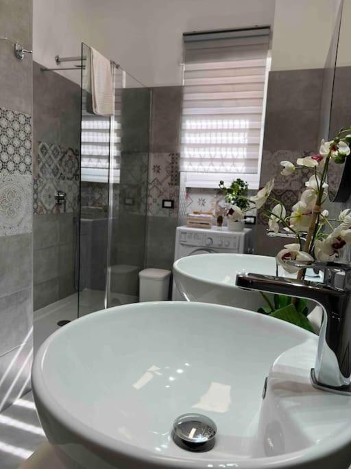 3 Fermate Dal Colosseo - Casa Vacanze Elena - 50 M Da Metro Garbatella โรม ภายนอก รูปภาพ