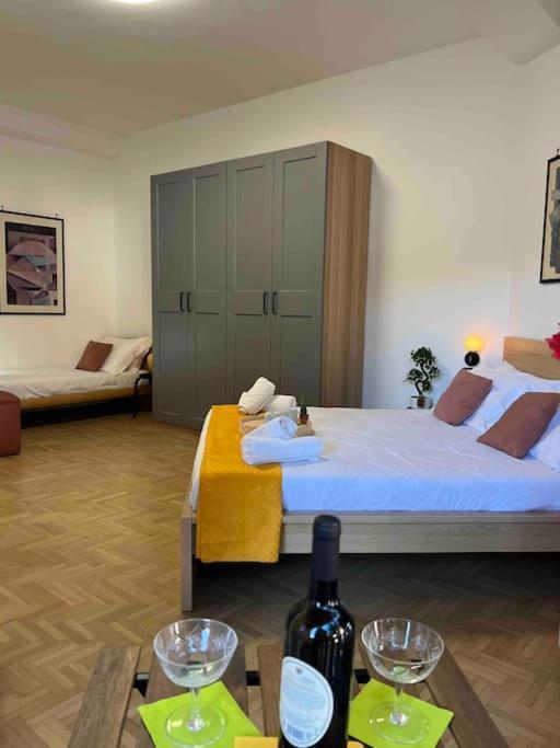 3 Fermate Dal Colosseo - Casa Vacanze Elena - 50 M Da Metro Garbatella โรม ภายนอก รูปภาพ