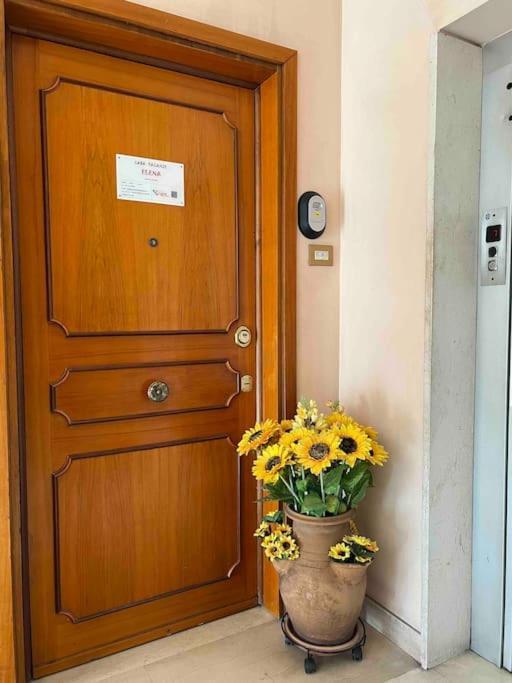 3 Fermate Dal Colosseo - Casa Vacanze Elena - 50 M Da Metro Garbatella โรม ภายนอก รูปภาพ