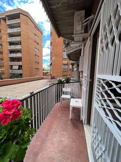 3 Fermate Dal Colosseo - Casa Vacanze Elena - 50 M Da Metro Garbatella โรม ภายนอก รูปภาพ