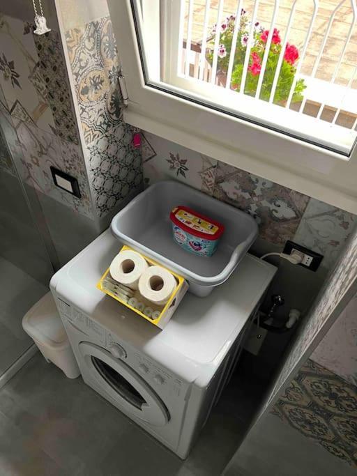 3 Fermate Dal Colosseo - Casa Vacanze Elena - 50 M Da Metro Garbatella โรม ภายนอก รูปภาพ