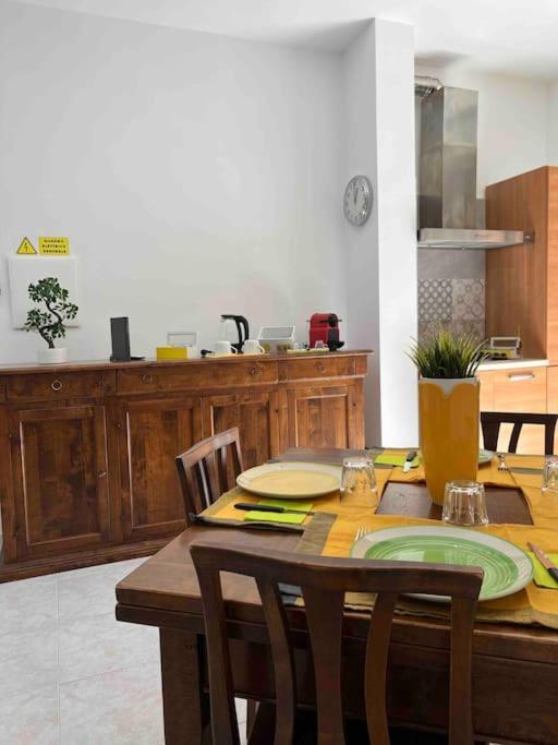 3 Fermate Dal Colosseo - Casa Vacanze Elena - 50 M Da Metro Garbatella โรม ภายนอก รูปภาพ
