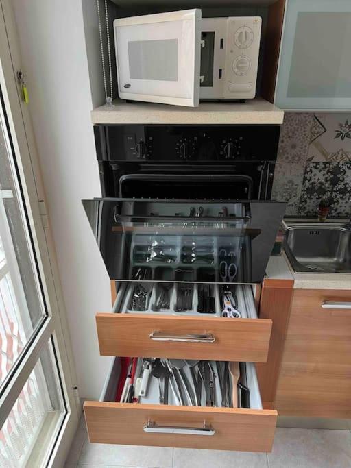 3 Fermate Dal Colosseo - Casa Vacanze Elena - 50 M Da Metro Garbatella โรม ภายนอก รูปภาพ