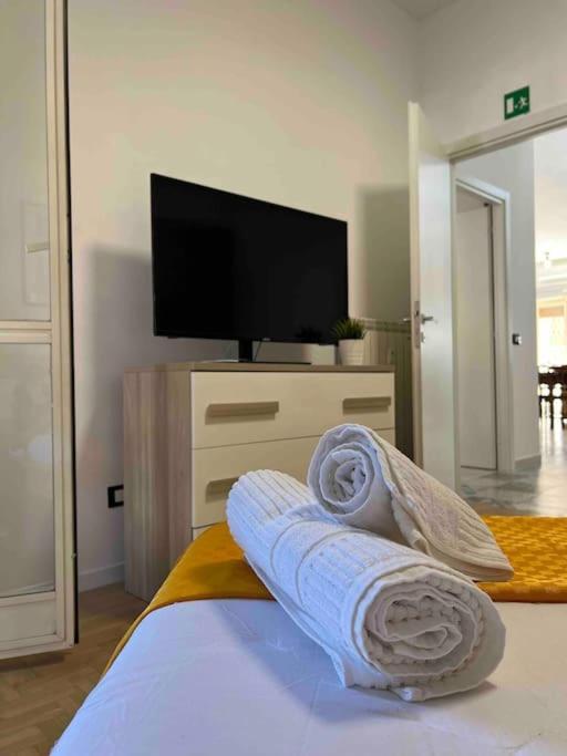 3 Fermate Dal Colosseo - Casa Vacanze Elena - 50 M Da Metro Garbatella โรม ภายนอก รูปภาพ