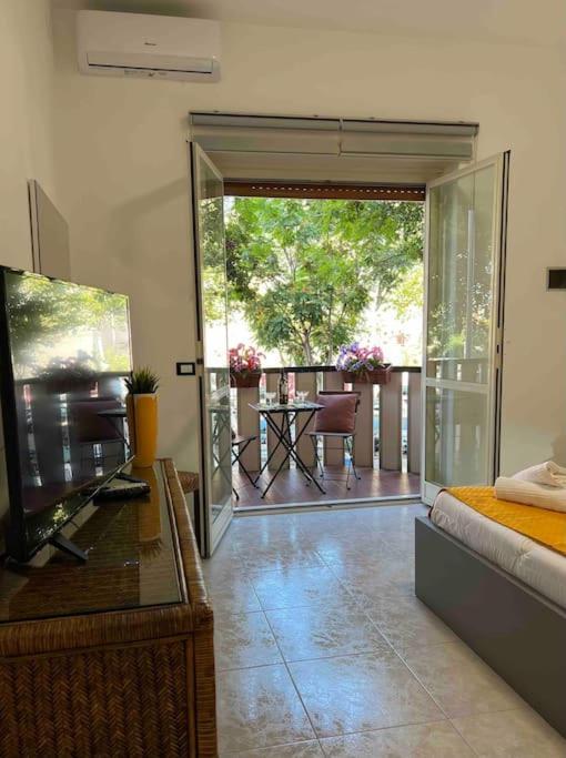 3 Fermate Dal Colosseo - Casa Vacanze Elena - 50 M Da Metro Garbatella โรม ภายนอก รูปภาพ